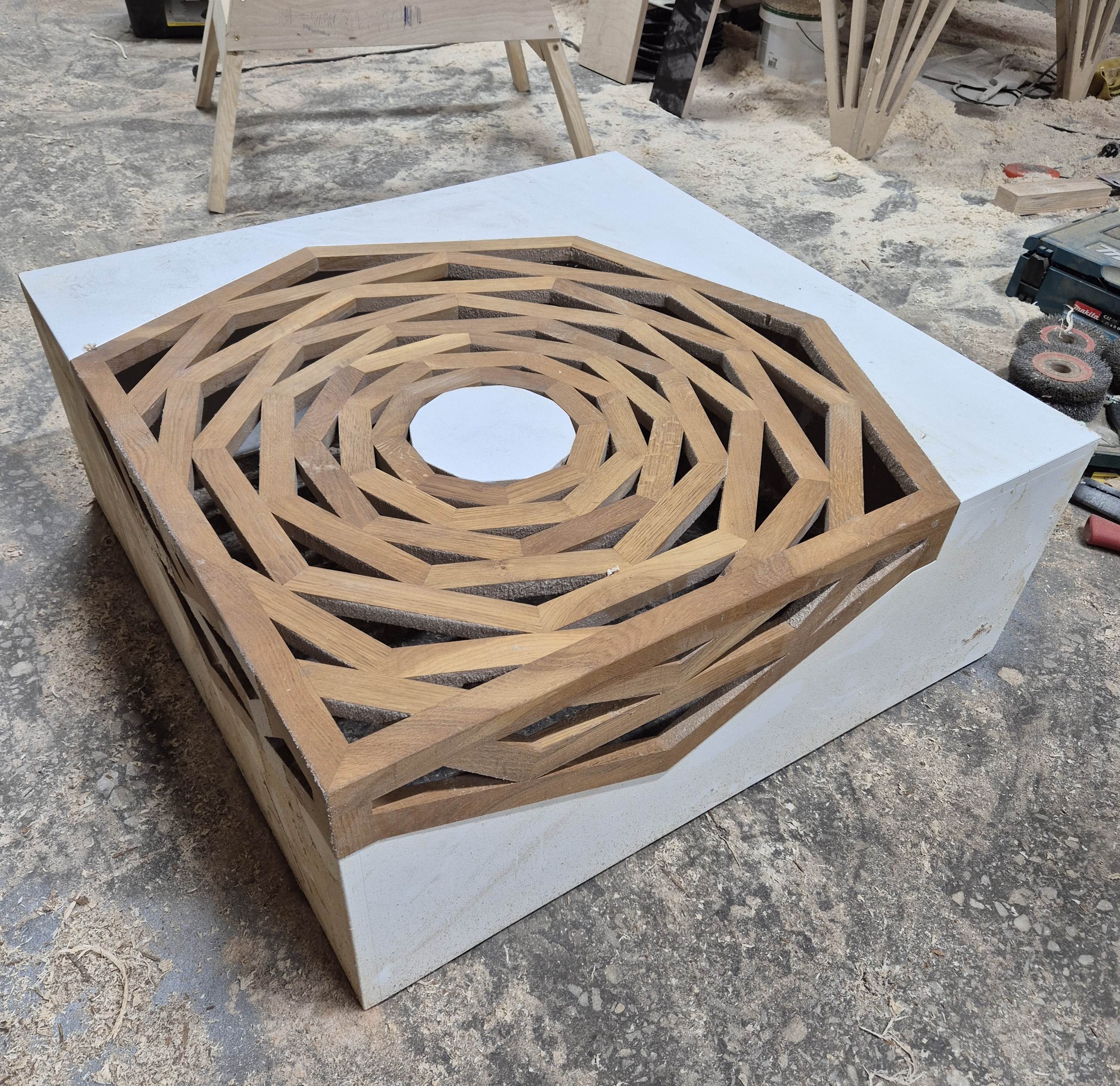 #3. Žurnāla galdiņš