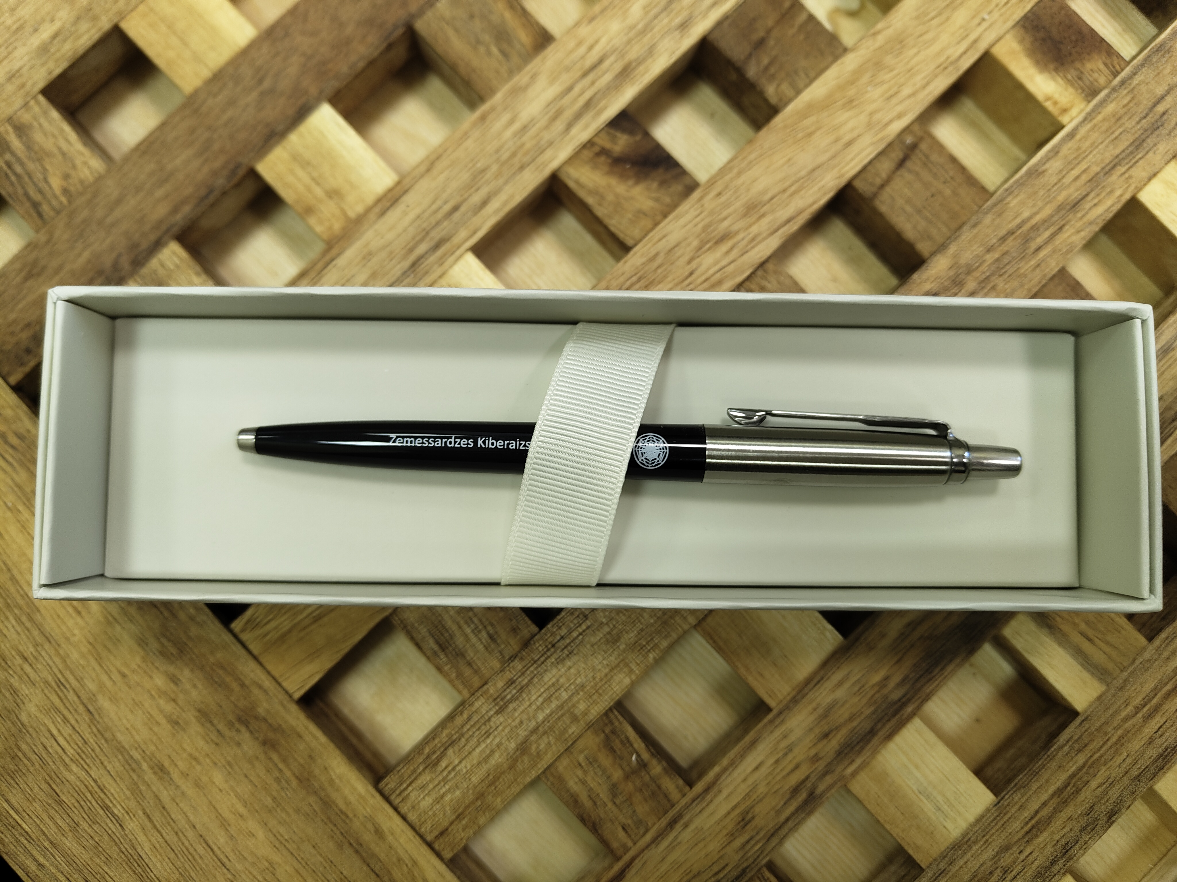 #20. 🕷️ Parker pildspalva